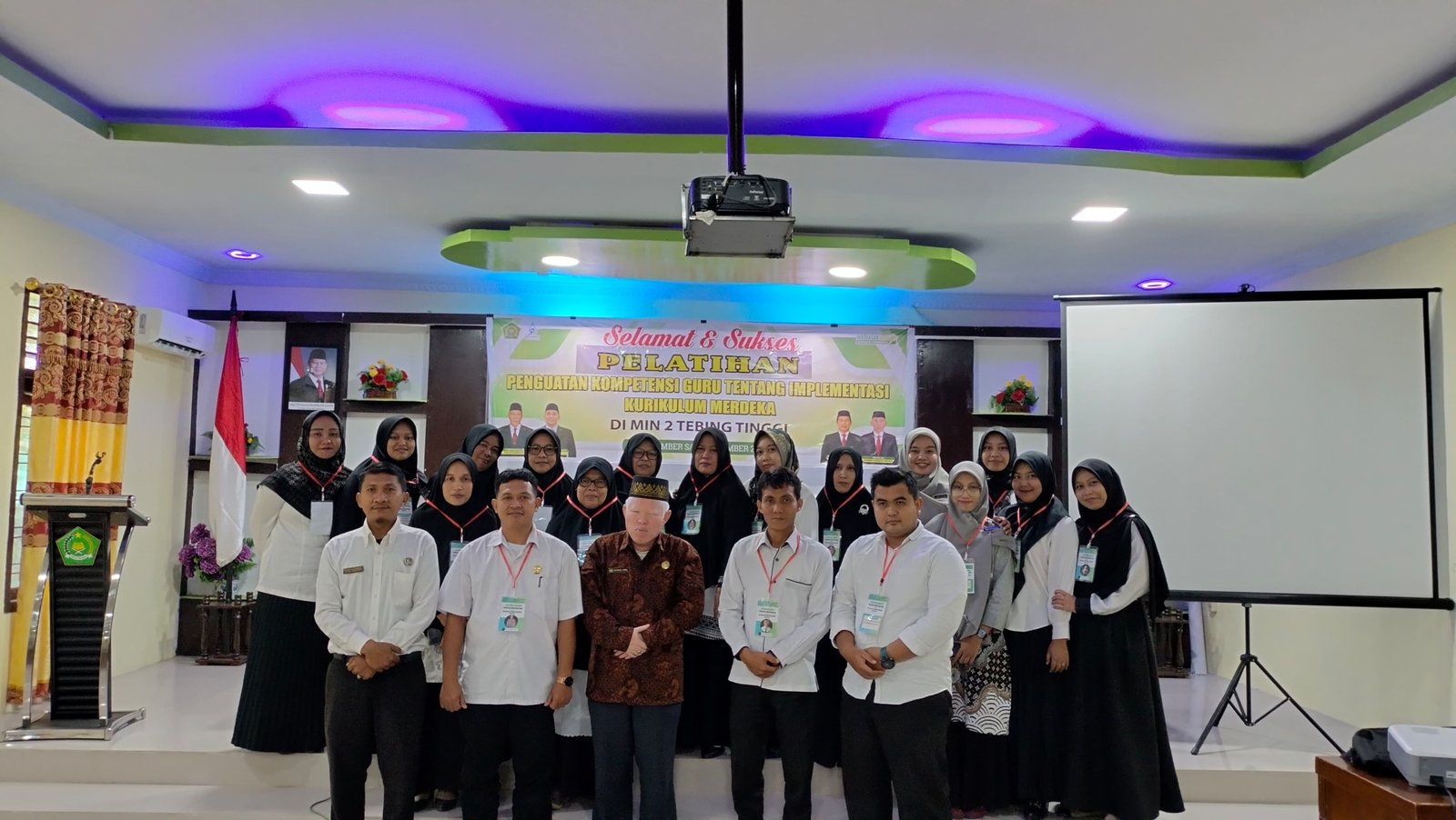 MIN 2Tebing Tinggi Adakan Pelatihan  Kompetensi Guru tentang Implementasi Kurikulum Merdeka di Aula Kementerian Agama Tebing Tinggi.